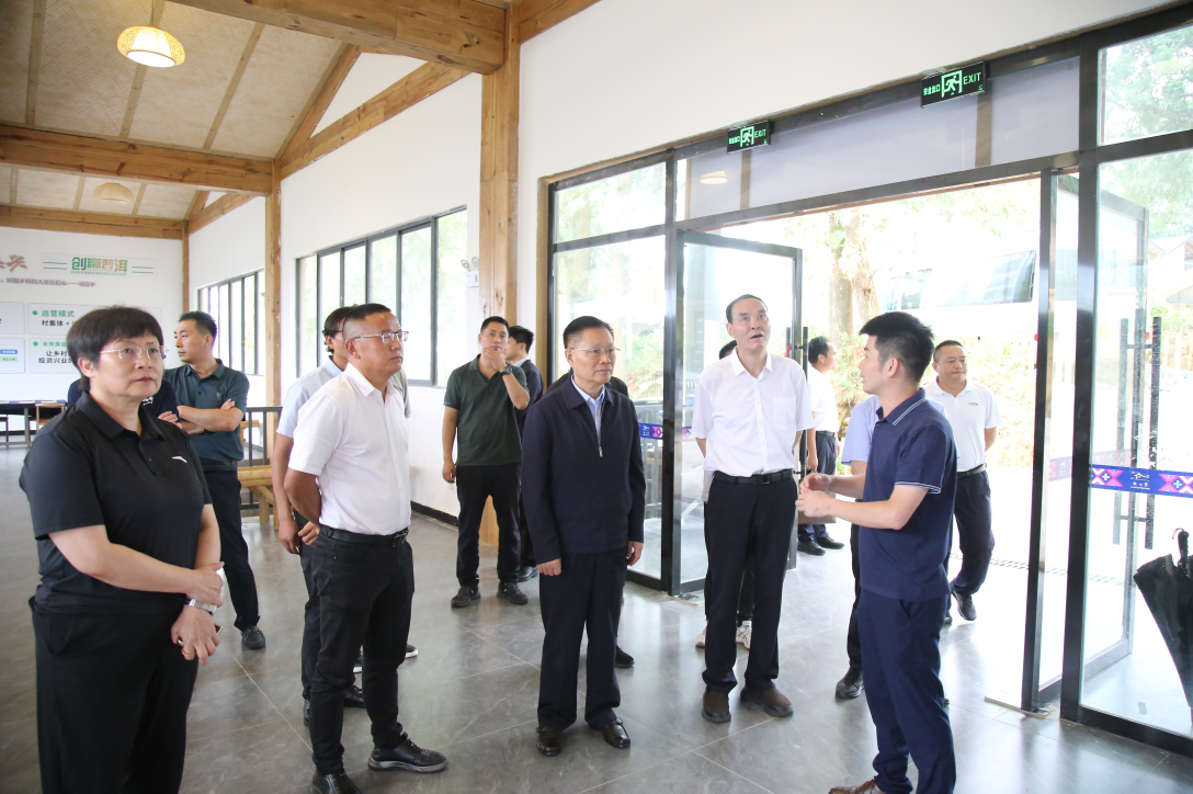 执法检查组一行先后深入墨江哈尼族自治县政府服务中心,墨江县联珠镇
